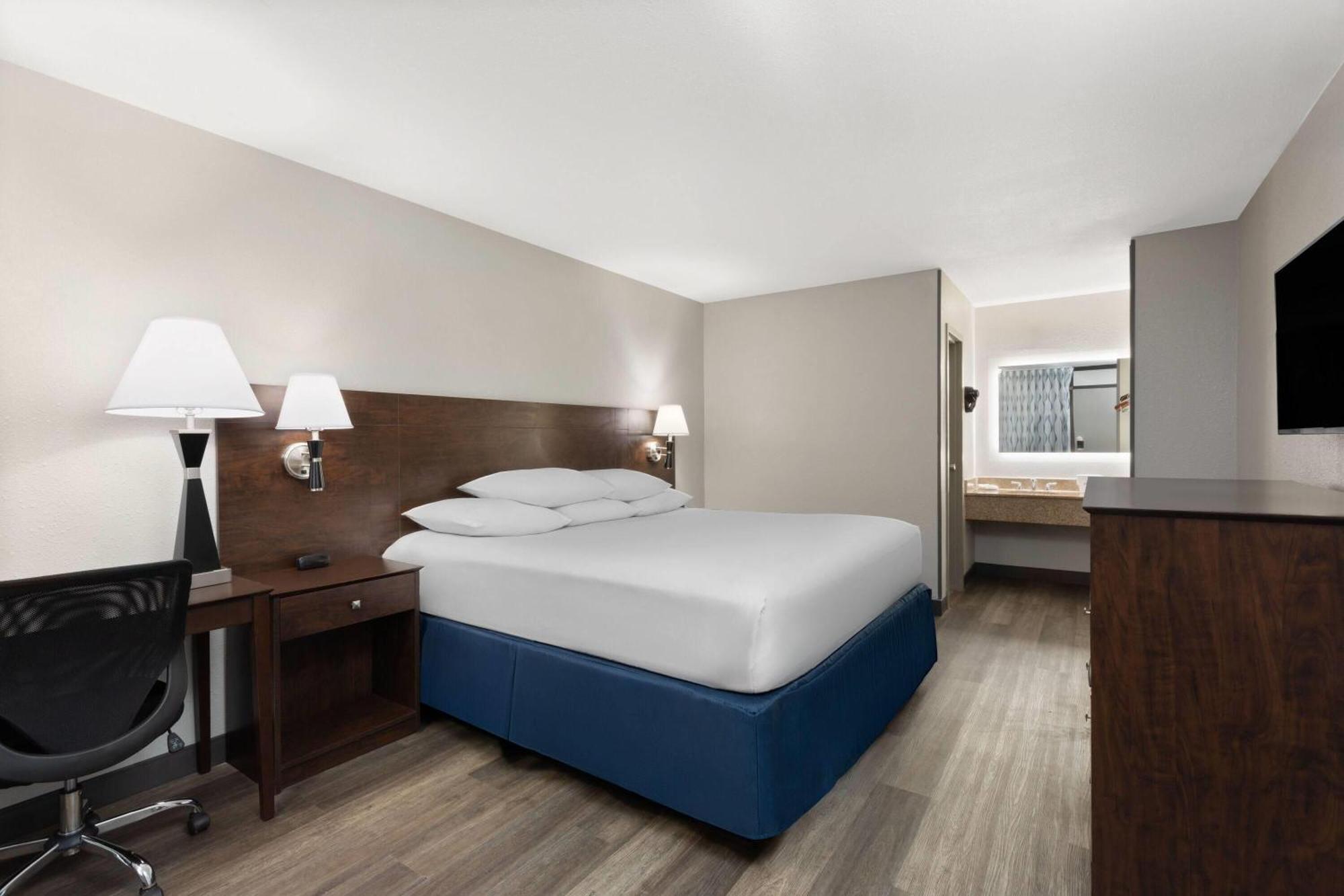 Days By Wyndham Orlando Conv. Center/international Dr 2*
