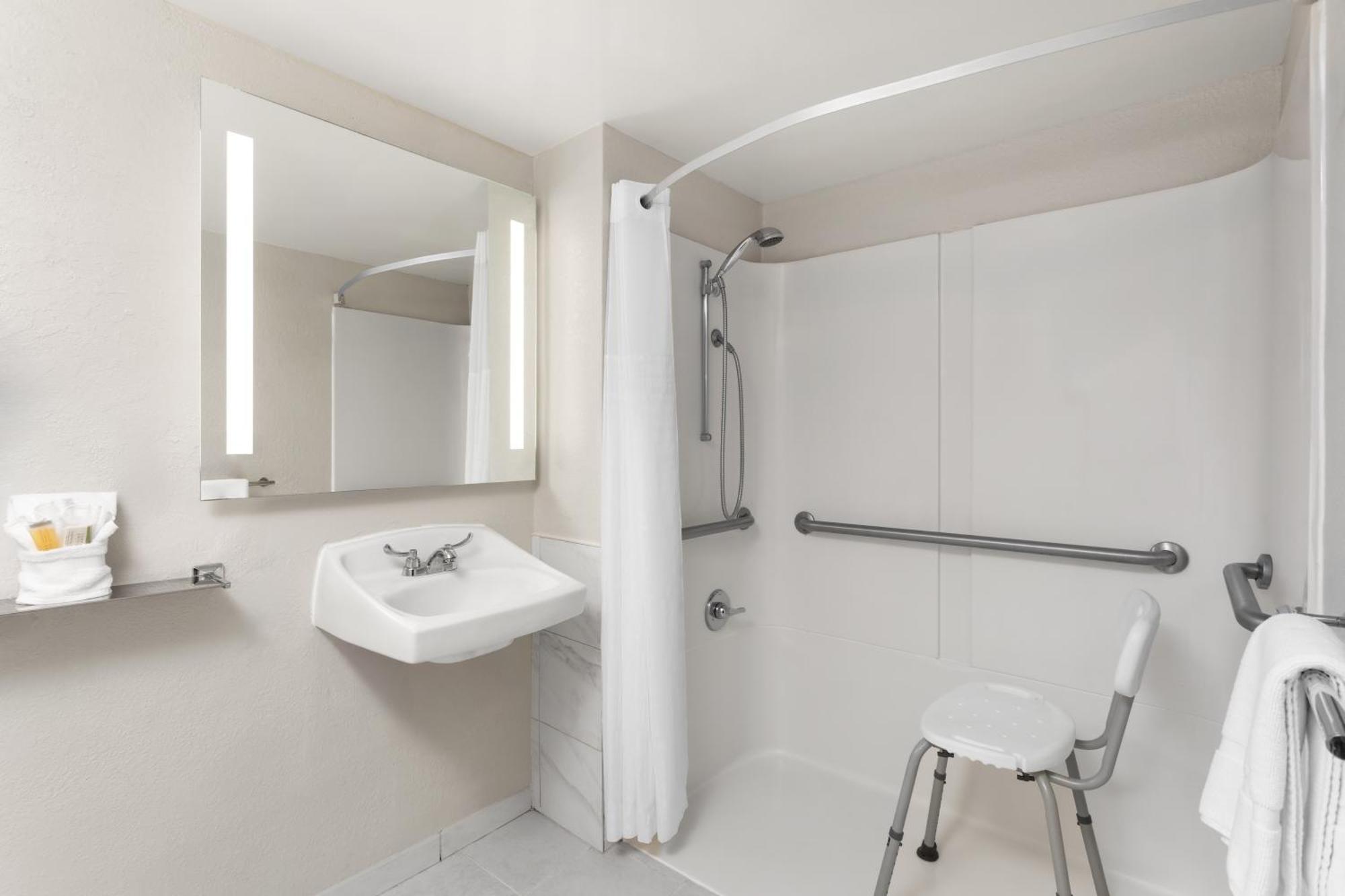 Hotel Days By Wyndham Orlando Conv. Center/international Dr 2*